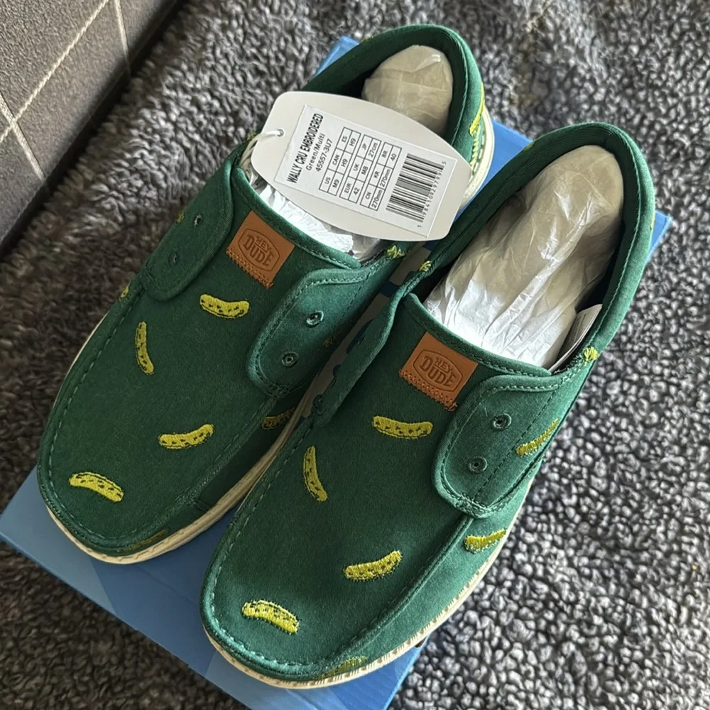HEYDUDE Wally Cru Embroidered Pickles, M9
